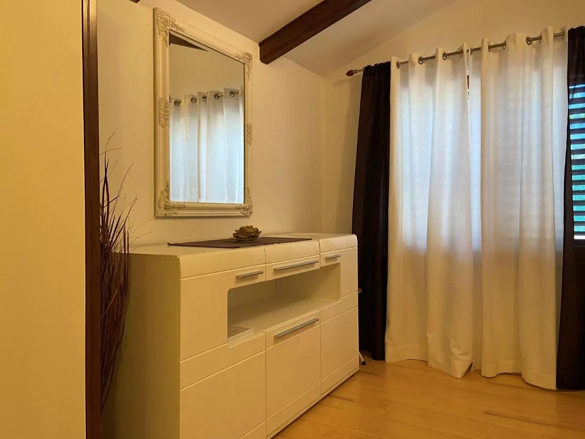 Apartment Ivan 罗维尼